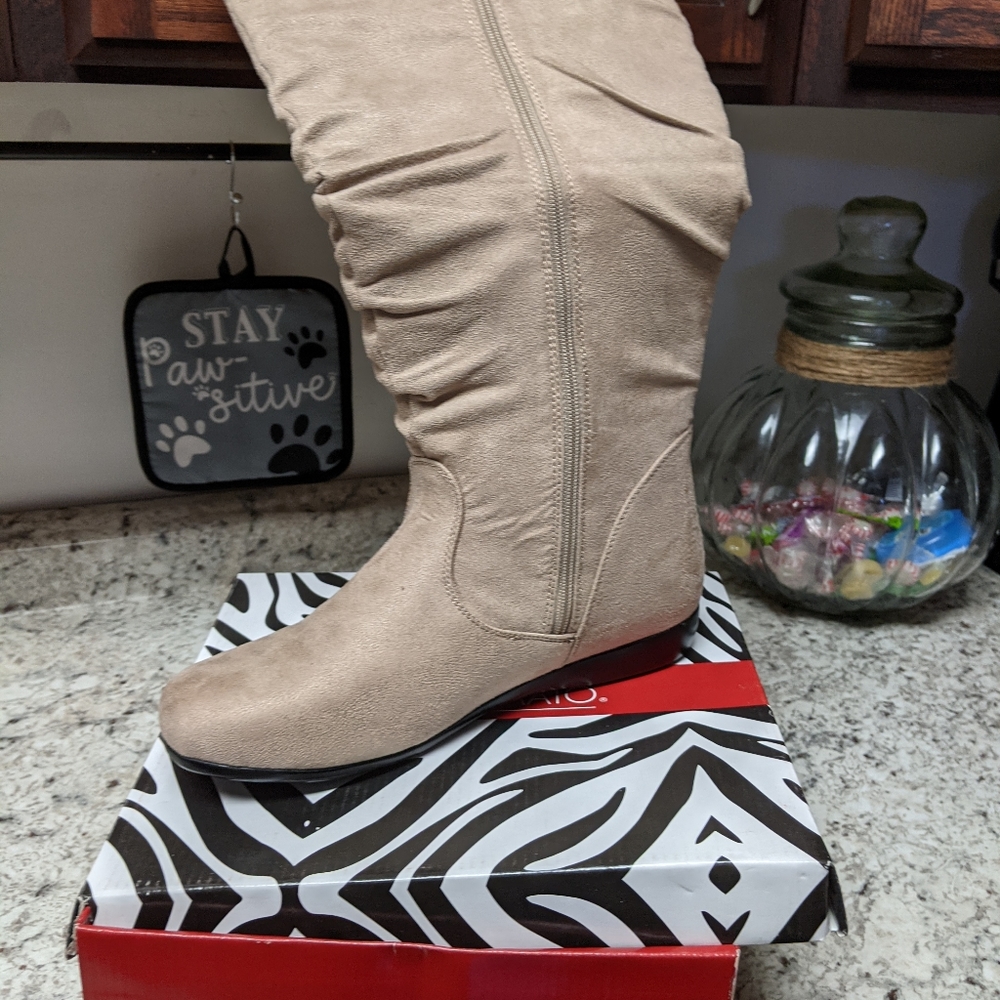 Women's boots - Picture 2 of 2